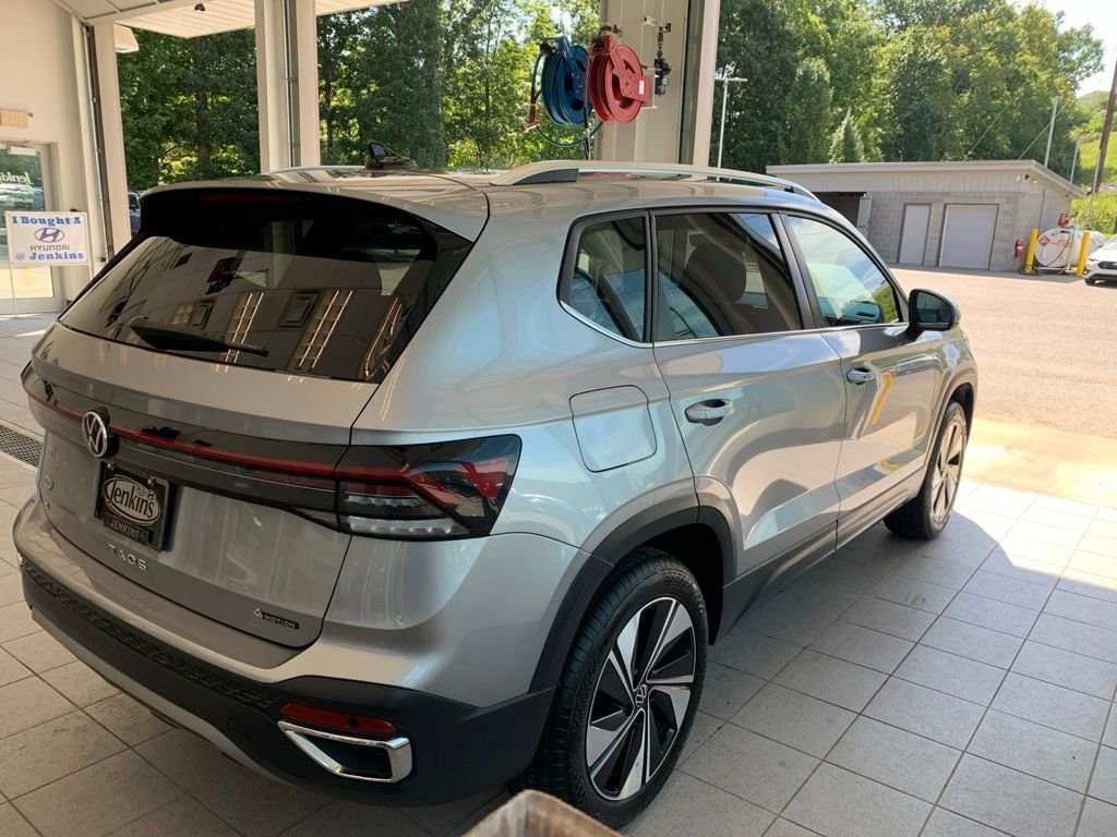 2025 Volkswagen Taos SE - Photo 12