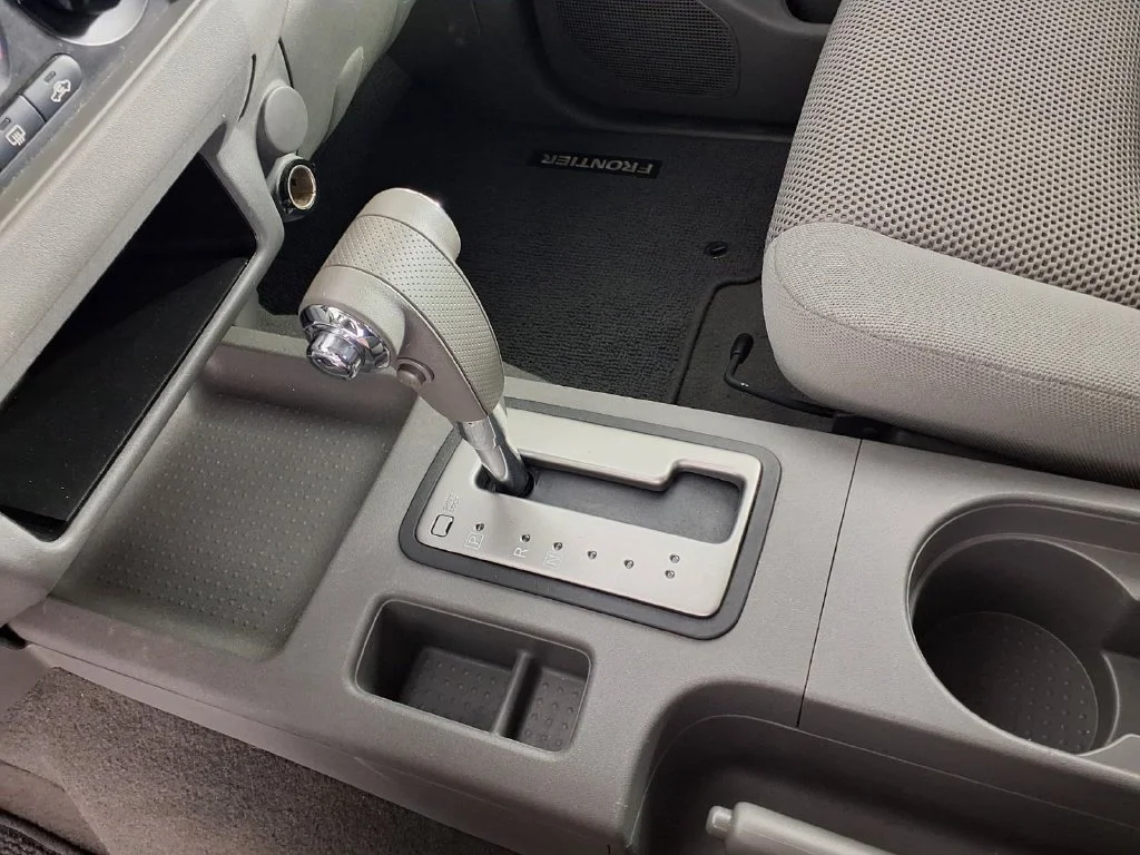 Used 2008 Gray Nissan LE image 25