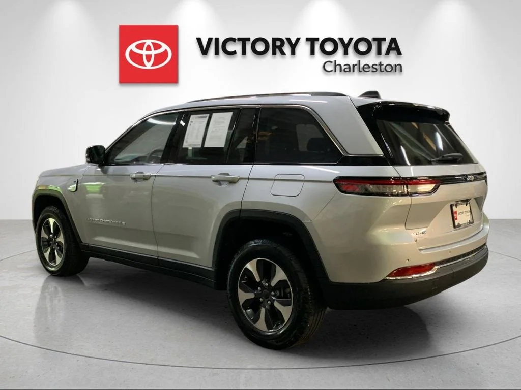 Used 2022 Silver Jeep 4xe image 3