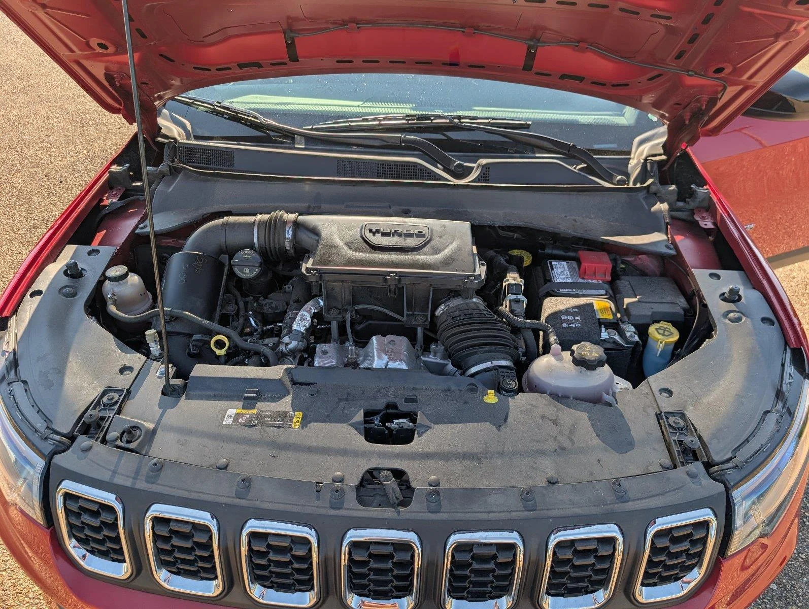 Used 2025 Red Hot Pearlcoat Jeep Latitude image 36