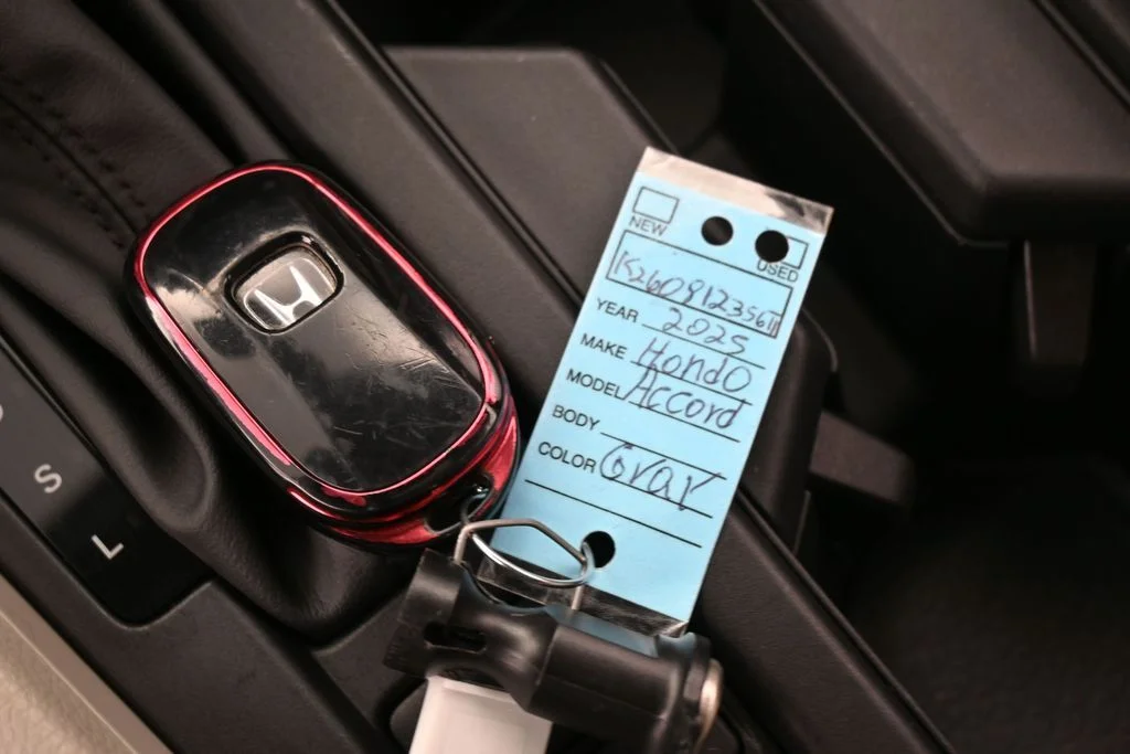 Used 2025 Gray Honda SE image 31