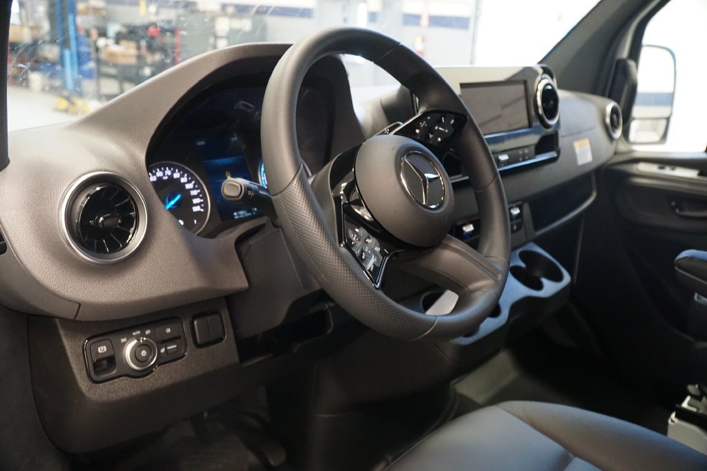 New 2025 Arctic+White Mercedes-Benz Cargo 170 WB image 15