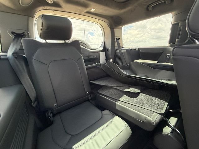Certified Used 2026 White Land Rover V8 image 17