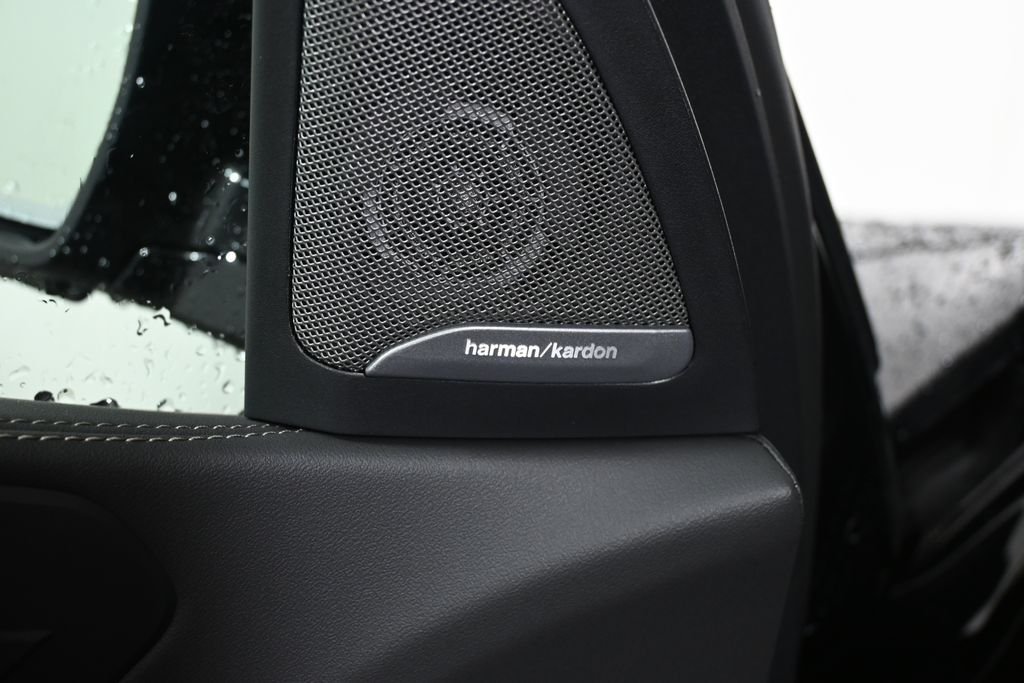 New 2026 Black Sapphire Metallic BMW xDrive40i image 29
