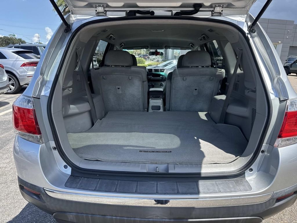 Used 2011 Silver Toyota Base image 8