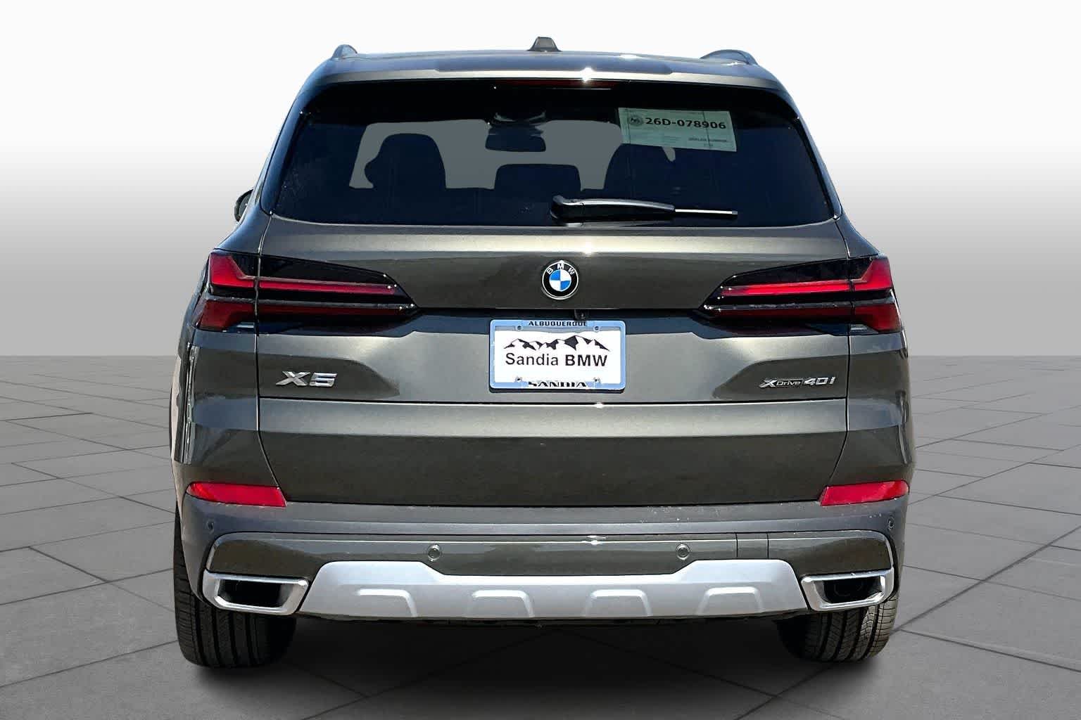 New 2026 Manhattan Green Metallic BMW xDrive40i image 4