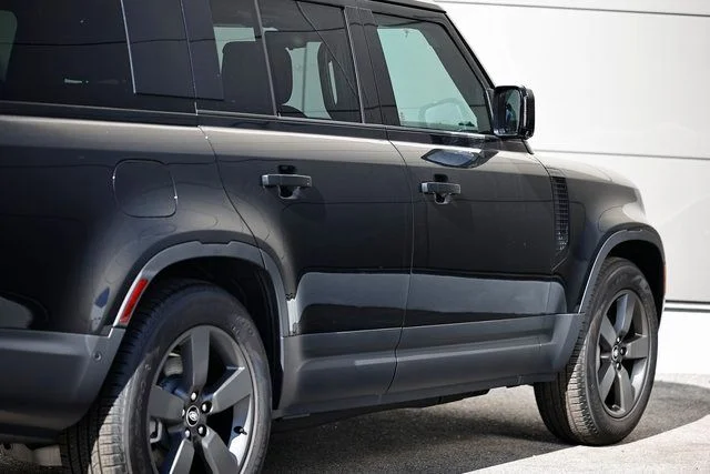 2025 Land Rover Defender S - Photo 13