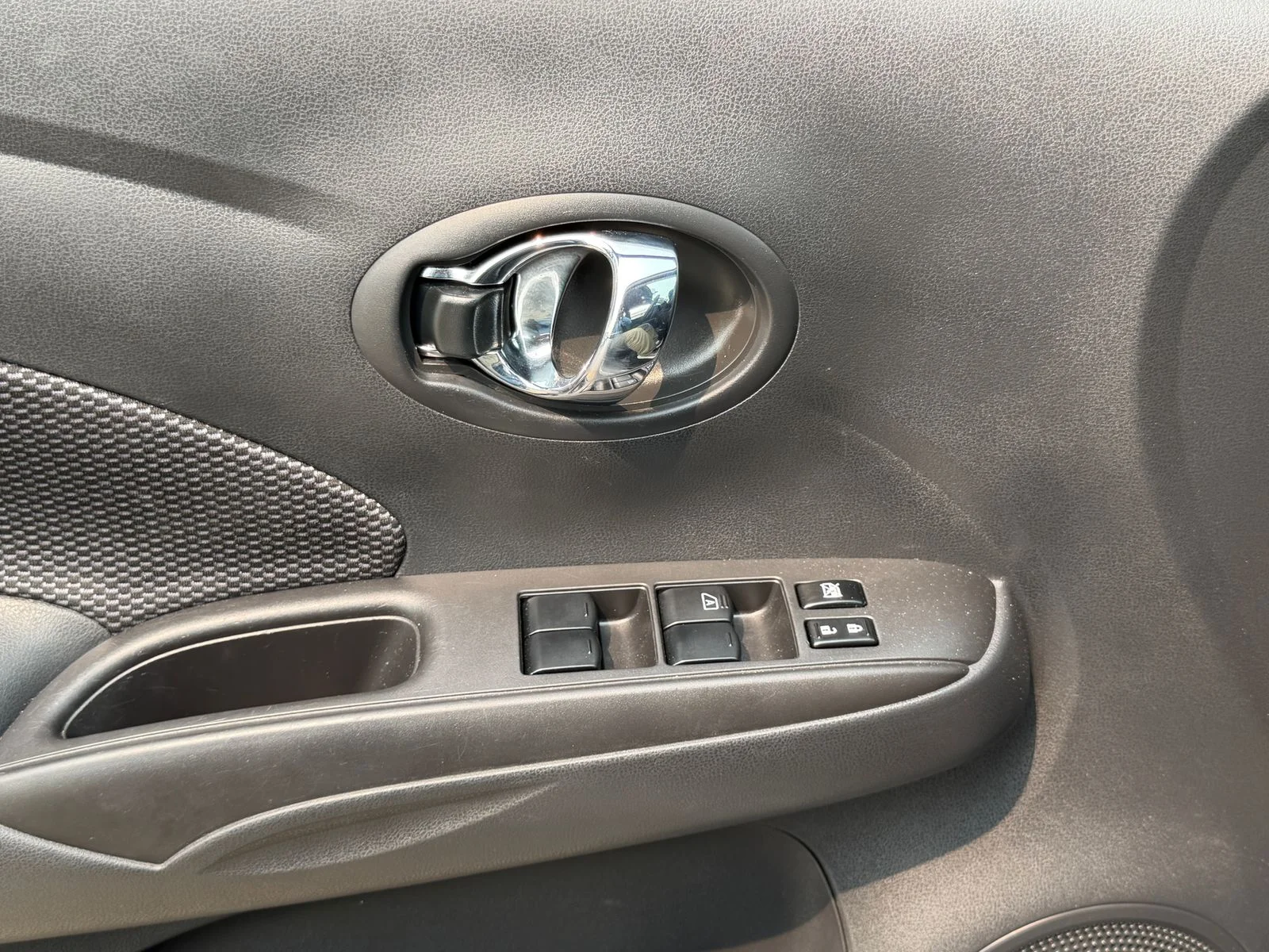 Used 2017 Khaki Nissan 1.6 SV image 24