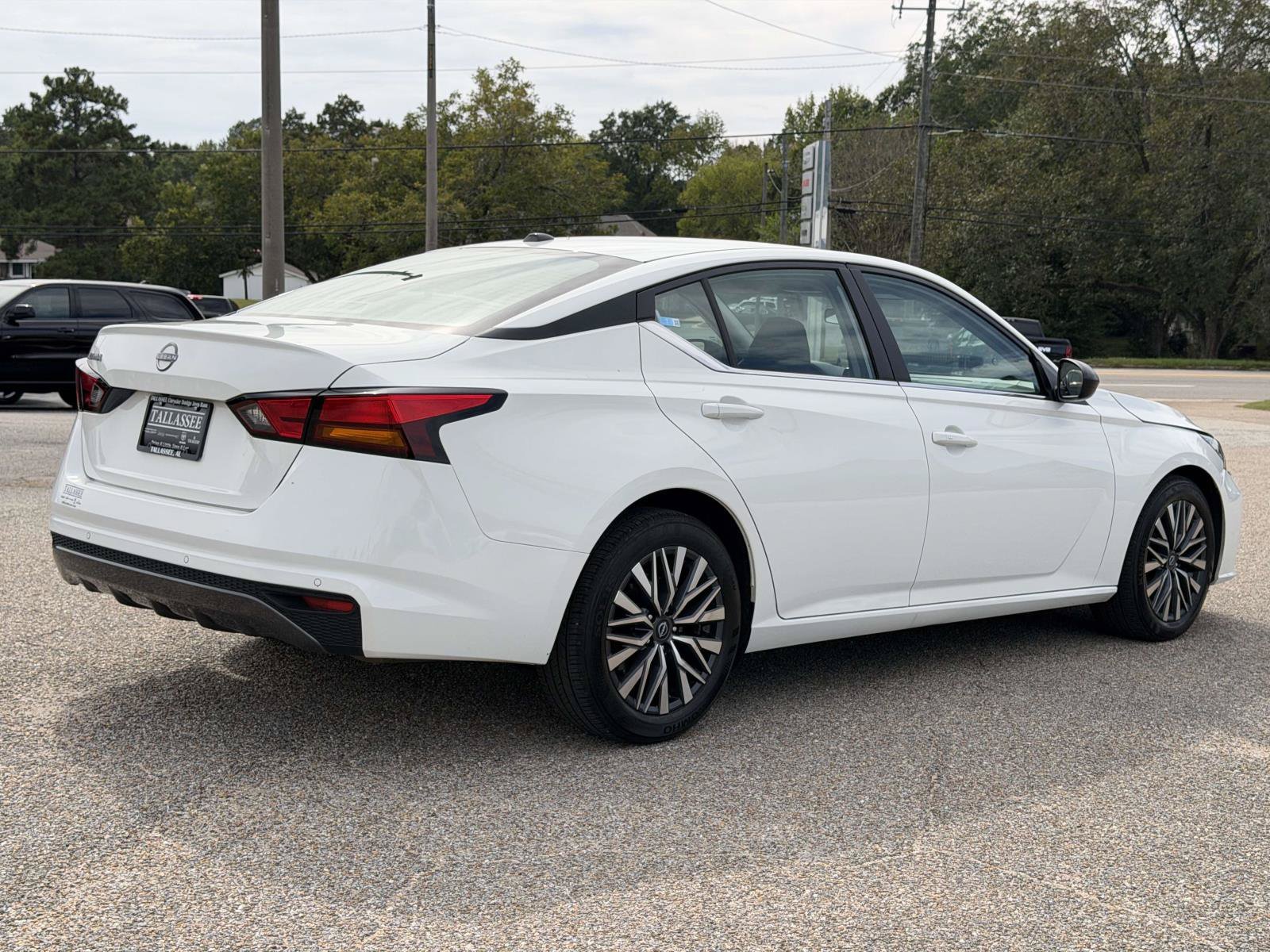 Used 2026 Glacier White Nissan SV image 10