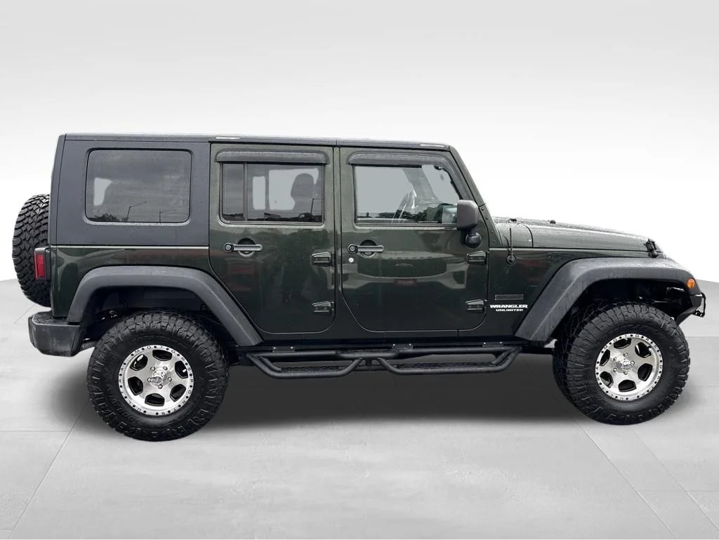 Used 2010  Jeep Unlimited Sport image 6
