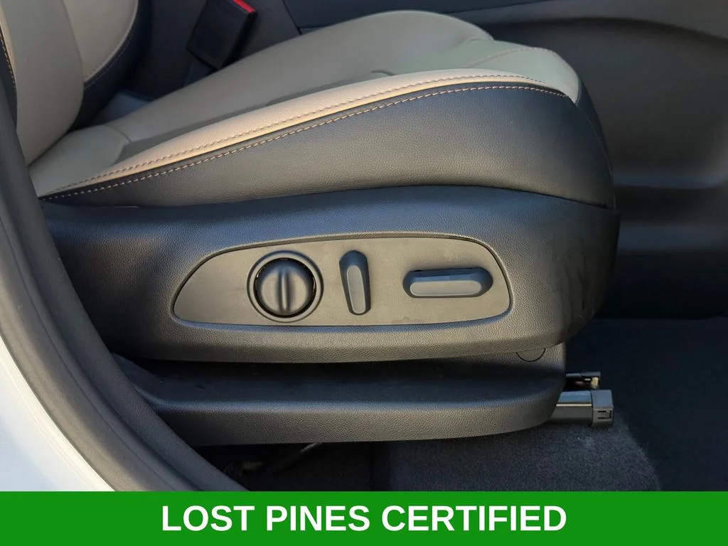 Used 2022 White Chevrolet Premier image 26