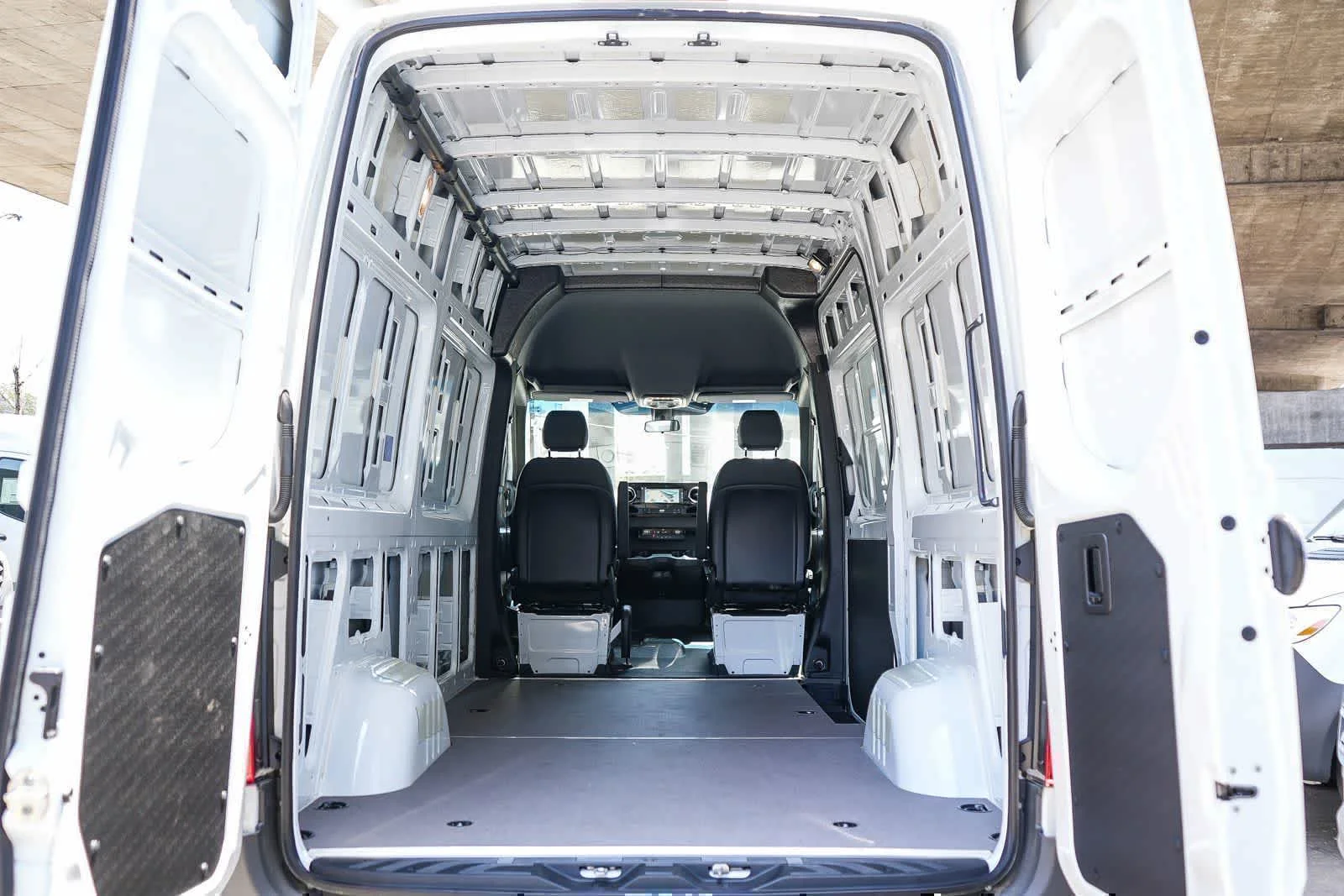 New 2025 Arctic+White Mercedes-Benz Cargo 144WB High Roof AWD 2.0L I4 Diesel Turbo HO image 27