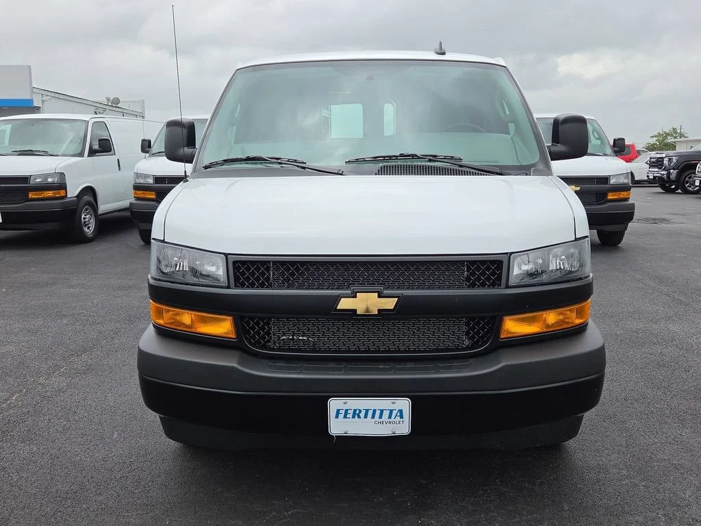 New 2026 Summit White Chevrolet WT image 10