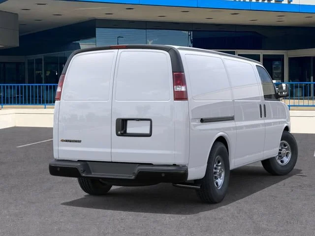 New 2026 Summit White Chevrolet WT image 4
