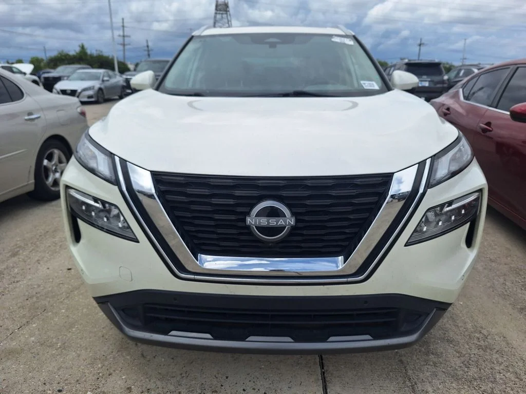 Used 2023 White Nissan SL image 2