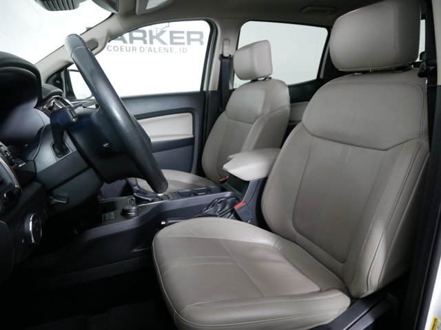Used 2019 White Platinum Tri-Coat Ford Crew Cab LARIAT w/ FX4 Off-Road Pkg & Technology Pkg image 9