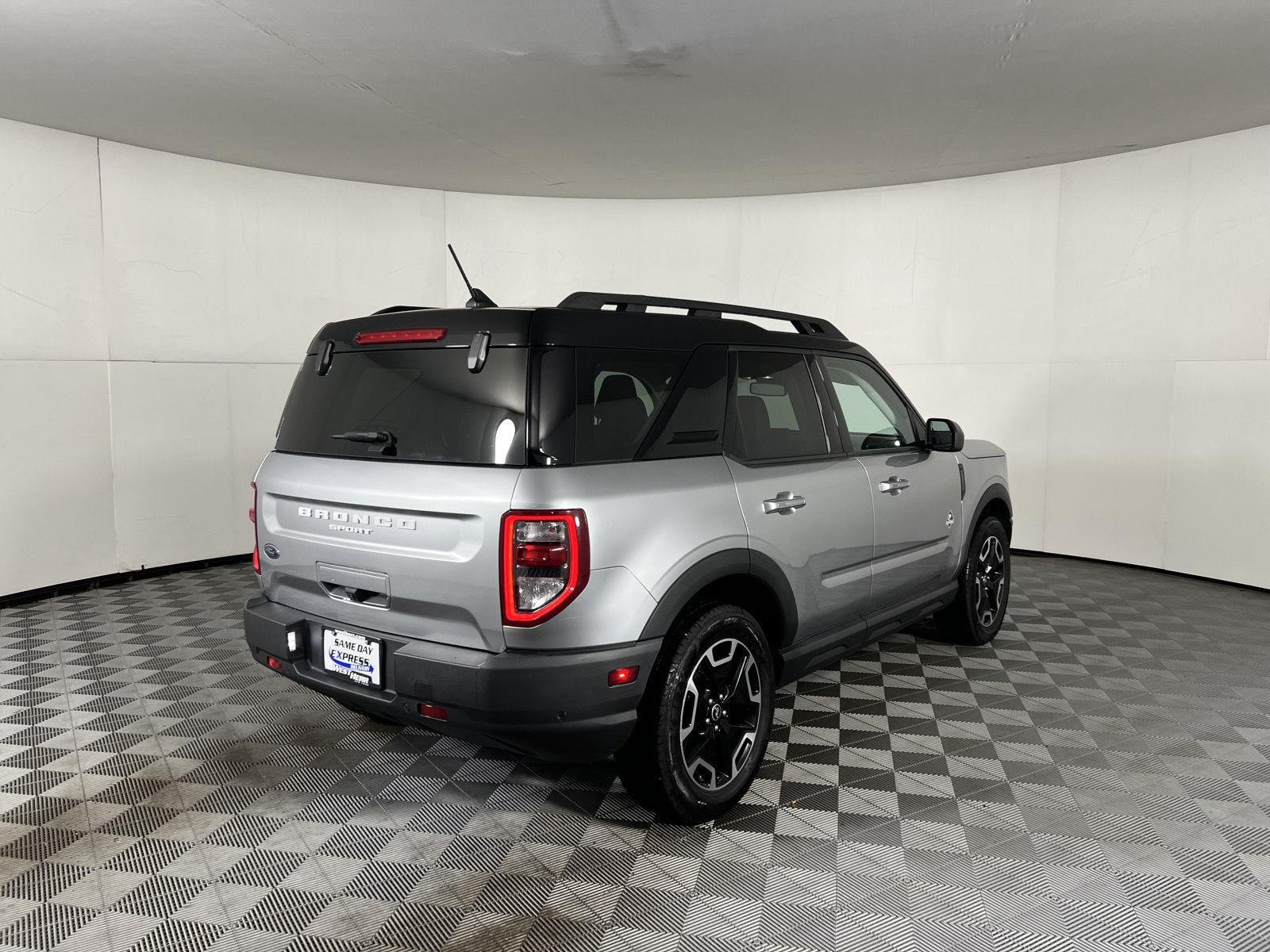 Used 2023 Iconic Silver Ford Outer Banks image 6