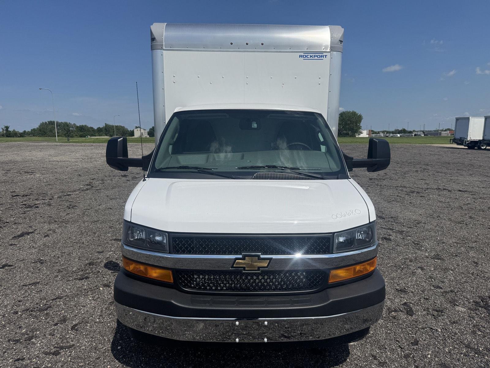 New 2026 Summit White Chevrolet 1WT image 10