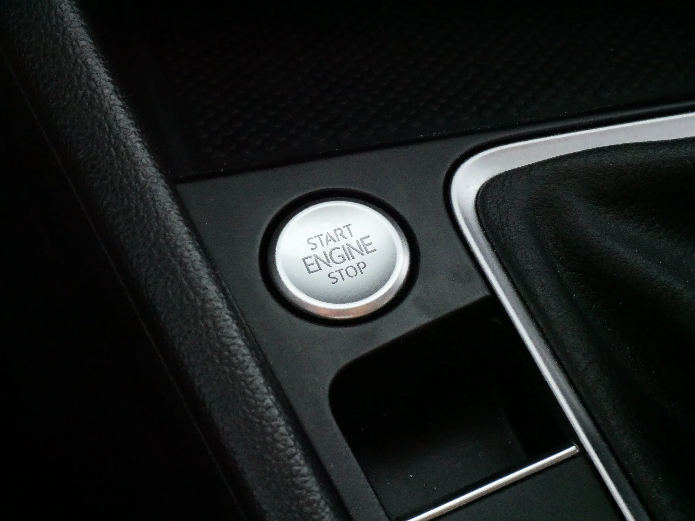 Certified Used 2023 DEEP BLACK PEARL EFFECT Volkswagen SE image 27