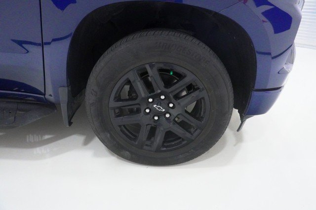 Used 2023 Northsky Blue Metallic Chevrolet Custom image 5