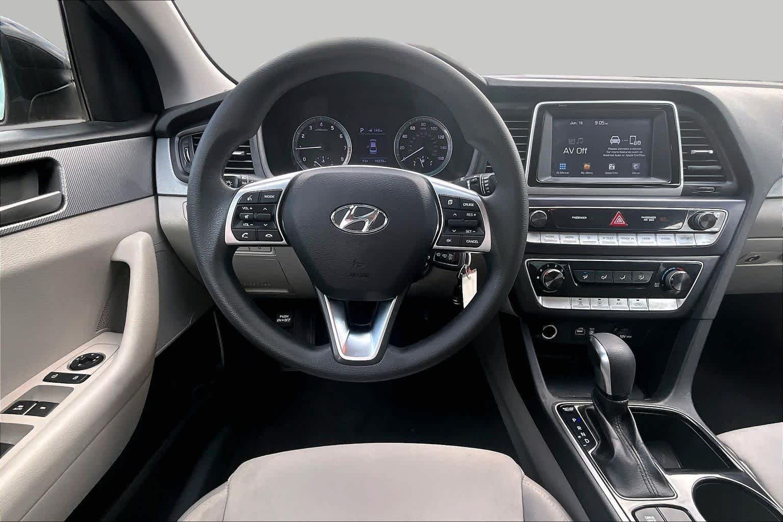 Used 2019 Phantom Black Hyundai SE image 6