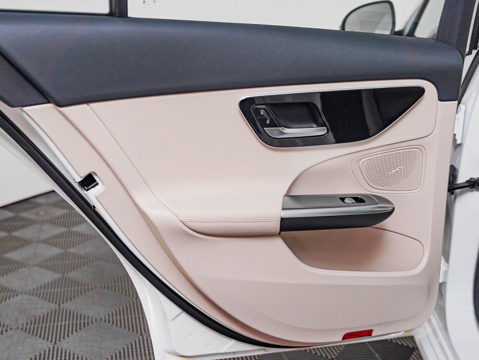 New 2026 Polar White Mercedes-Benz C 300 image 25