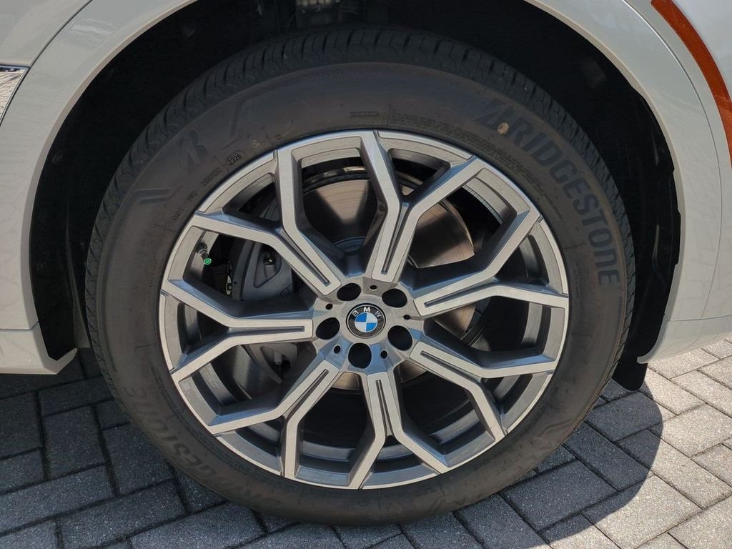New 2027 Alpine White BMW xDrive40i image 11