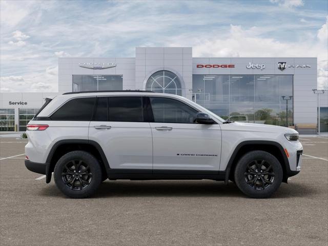 New 2026 Bright White Clear-Coat Exterior Paint Jeep Laredo Altitude image 47