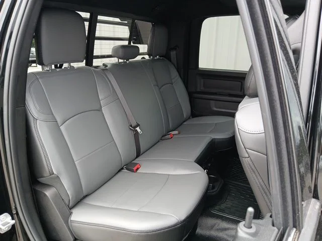 New 2026 Diamond Black Crystal Pearl-Coat Exterior Paint RAM Tradesman image 22