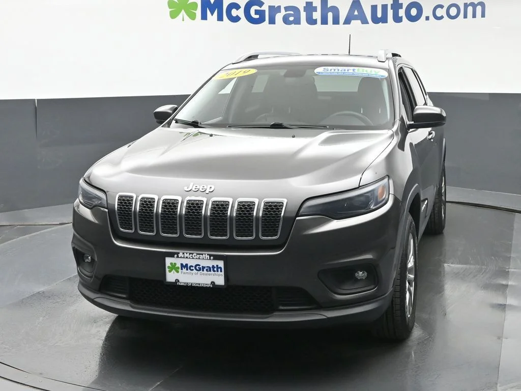 Used 2019 Gray Jeep Latitude Plus image 23