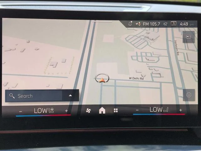 New 2026 Mineral White Metallic BMW xDrive28i image 30
