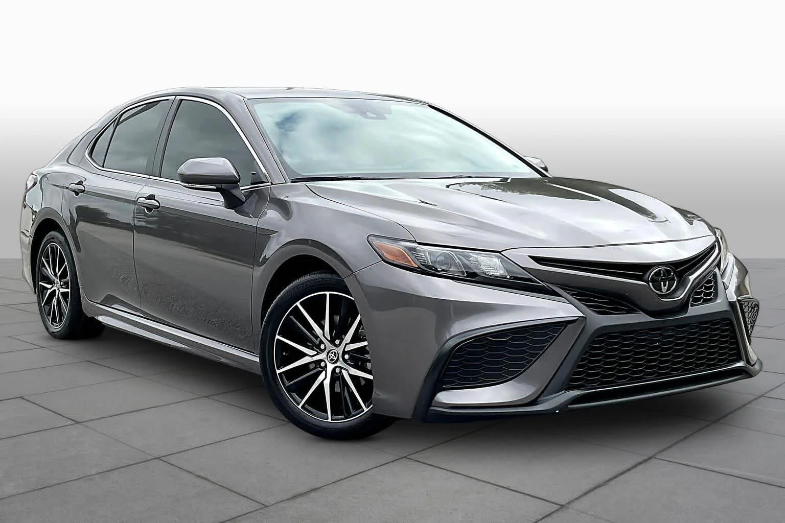 Used 2024 Predawn Gray Mica Toyota SE image 3
