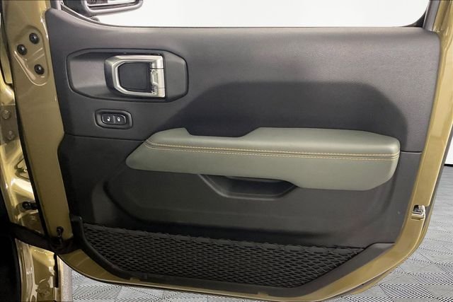 Used 2025 Green Jeep Mojave image 25