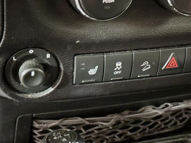 Used 2018 White Jeep Unlimited Sahara image 21