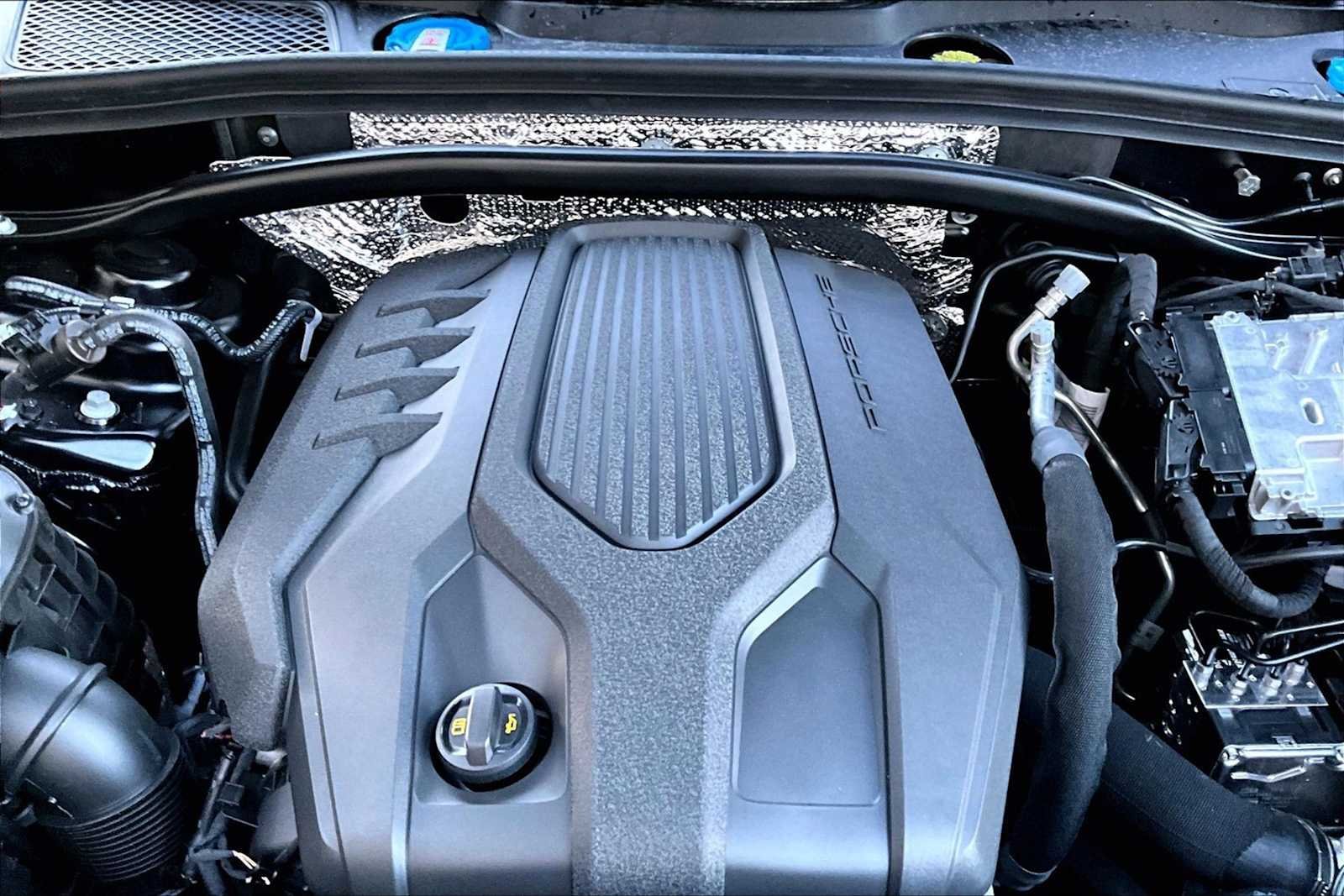 2026 Porsche Macan T - Photo 21