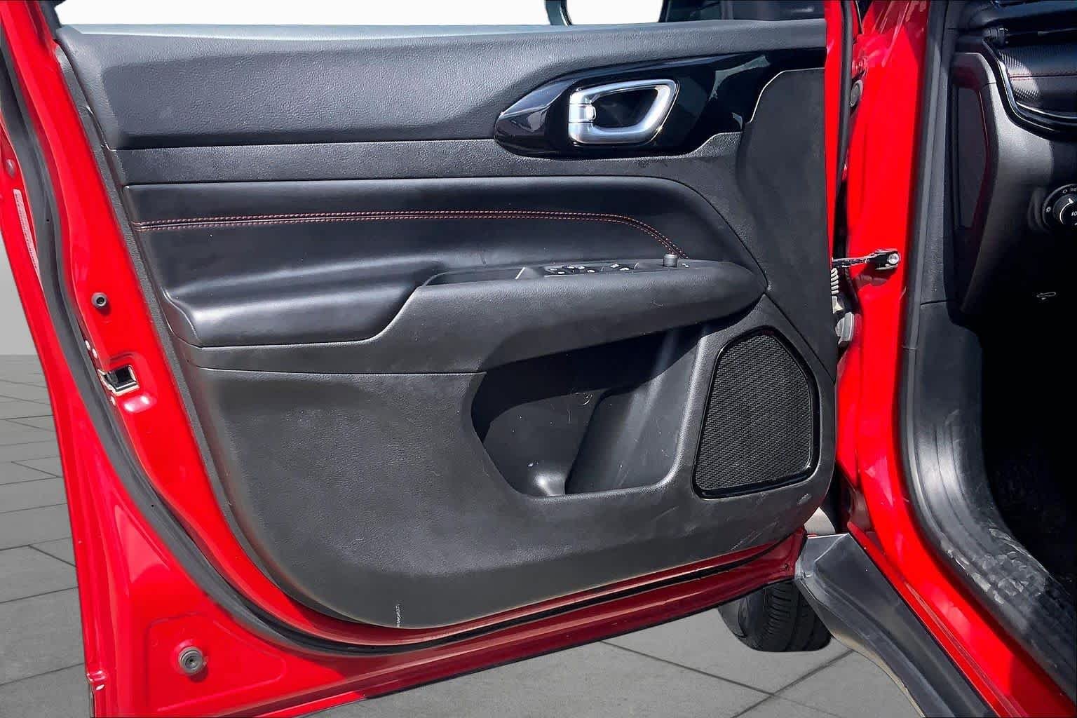 Used 2024 Red Hot Pearlcoat Jeep Trailhawk image 21