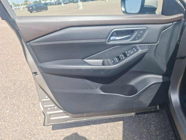 Used 2021 Gold Nissan SL image 10