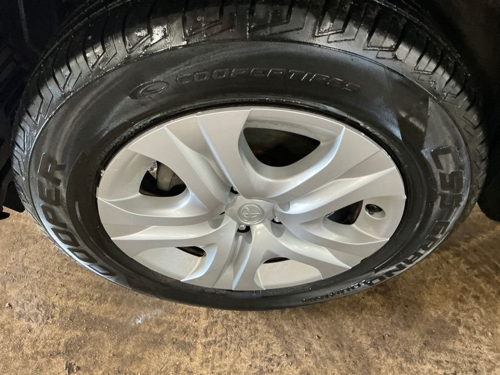Used 2013 Gray Toyota LE image 10