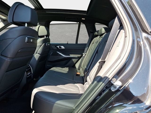 2026 BMW X5 M60i - Photo 9