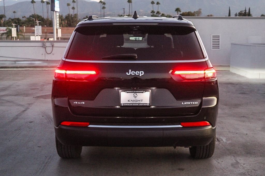Used 2024 Diamond Black Jeep Limited image 8