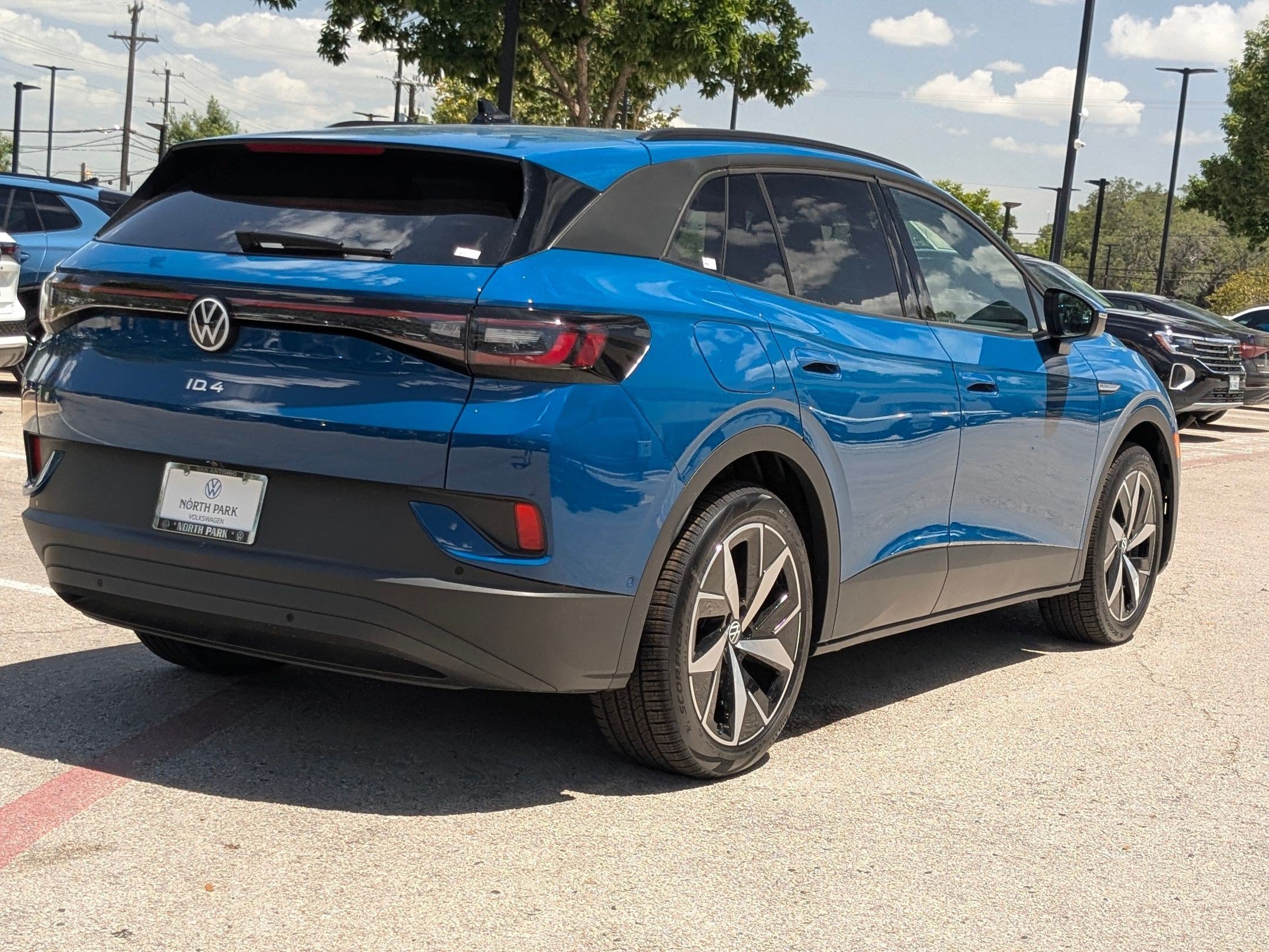 New 2026 MT LAKE BLUE Volkswagen Pro S image 3
