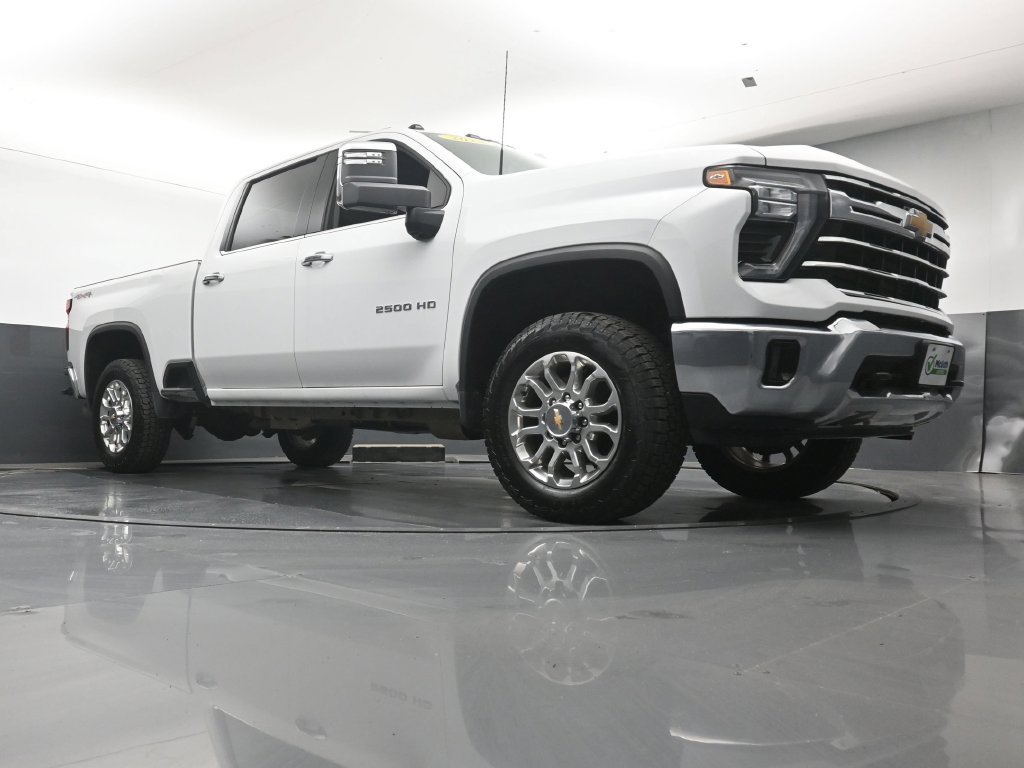 Used 2025 White Chevrolet LTZ image 26
