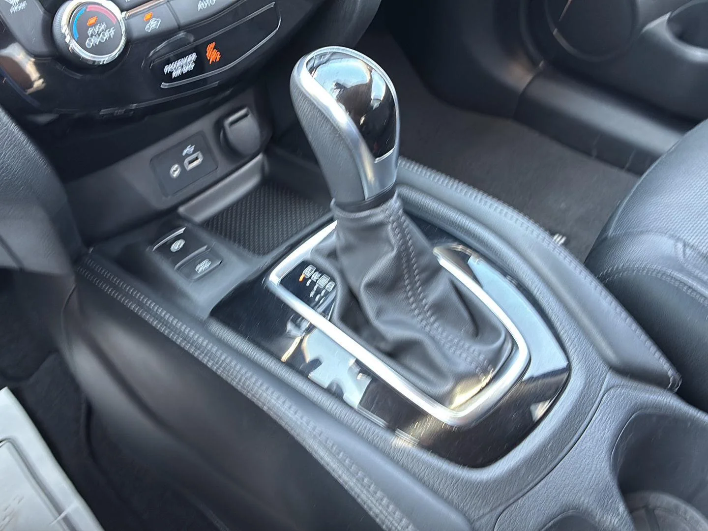 Used 2020 Magnetic Black Pearl Nissan SL image 32