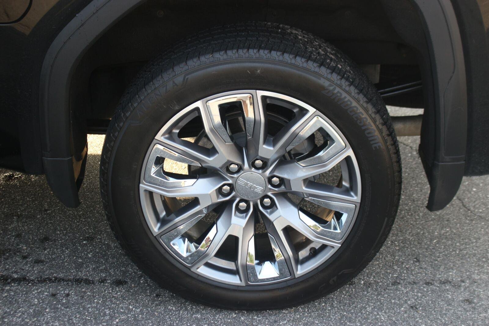 Used 2025 Onyx Black GMC Denali image 37