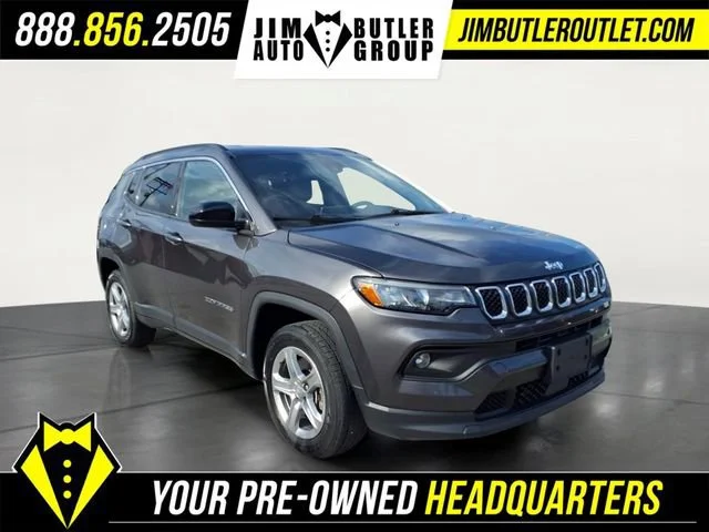 Used 2024  Jeep Latitude image 26
