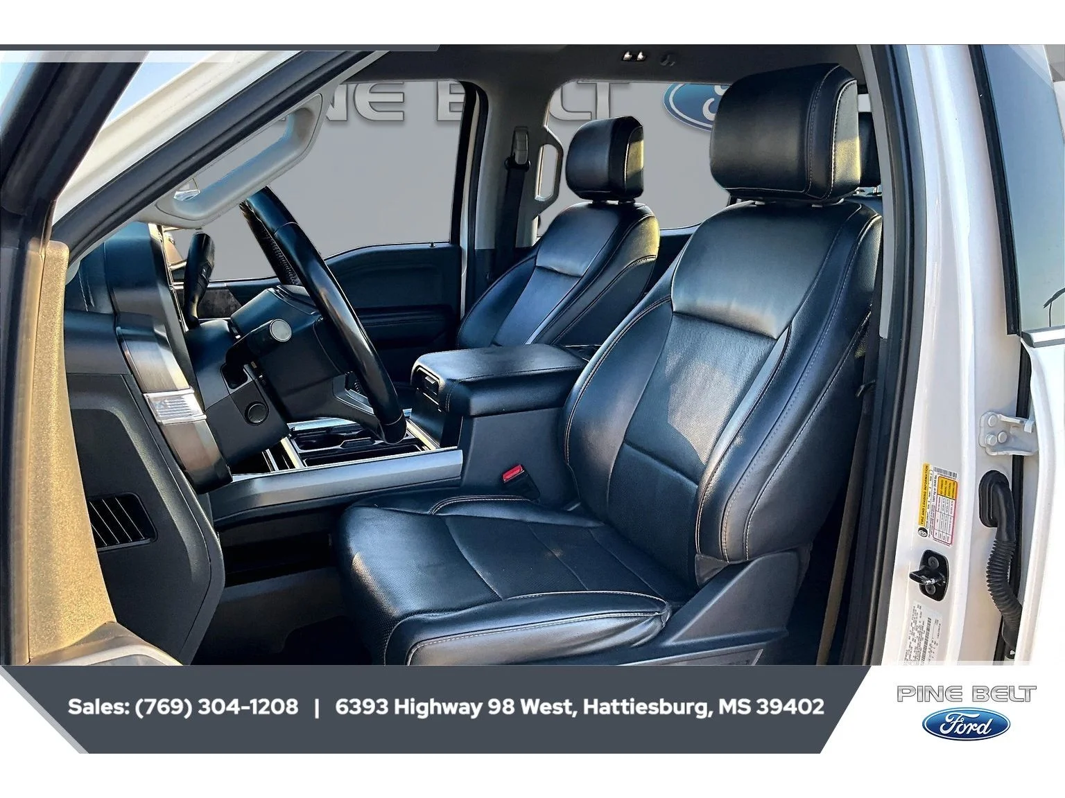 Used 2024 Star White Metallic Tri-Coat Ford LARIAT image 19