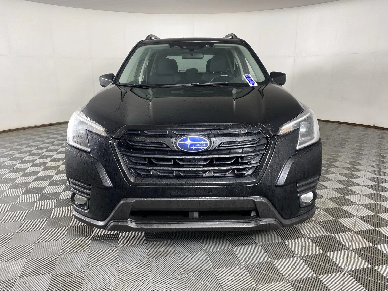 Used 2023  Subaru Premium image 2