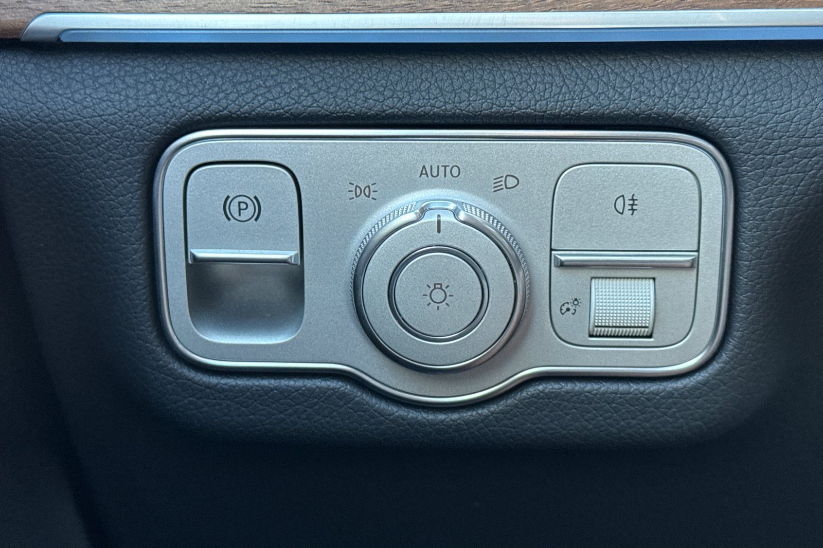 Used 2025 Silver Mercedes-Benz GLS 450 image 34