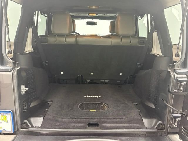 Used 2016 Gray Jeep Unlimited Sahara image 8
