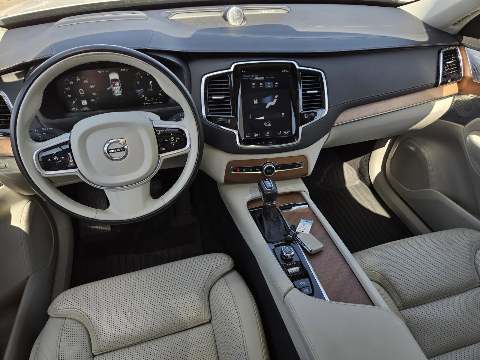 Used 2019 Crystal White Pearl Volvo Inscription image 36